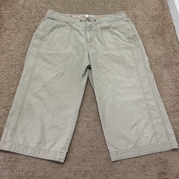 Nike ACG Khaki Cargo Capri Pants Size Tag Cut Waist Measures 31” Inseam 16” - Picture 1 of 8